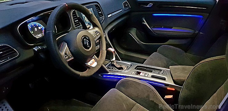 Travelnews.lv apceļo Latgali ar jauno un sportisko «Renault Megane R.S.» ar 280 zirgspēkiem 239124