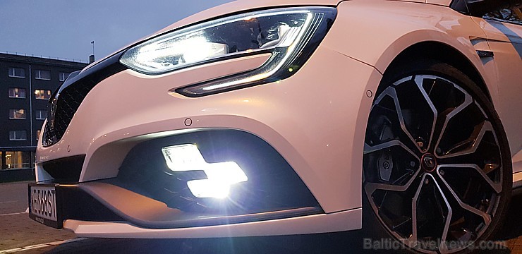 Travelnews.lv apceļo Latgali ar jauno un sportisko «Renault Megane R.S.» ar 280 zirgspēkiem 239125
