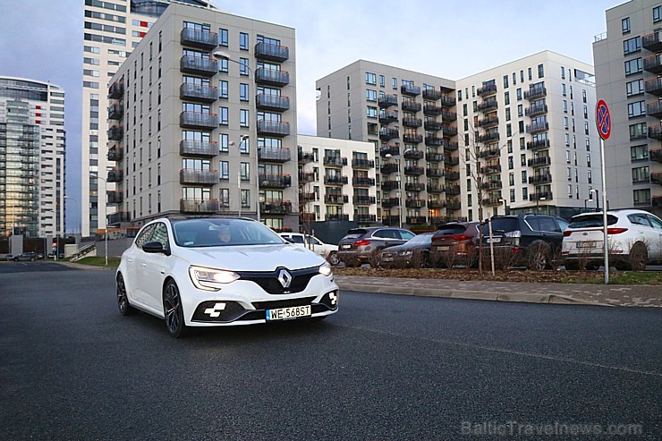 Travelnews.lv apceļo Latgali ar jauno un sportisko «Renault Megane R.S.» ar 280 zirgspēkiem 239130