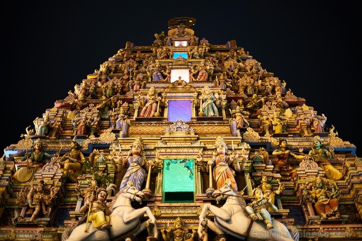 Malaizijas galvaspilsēta Kuala Lumpura ir moderna un to ieskauj zaļumi un siltums. Saulainās dienas viens otram līdzās izbauda gan malajiešu, gan ķīni Malaizijas galvaspilsēta Kuala Lumpura ir moderna un to ieskauj zaļumi un siltums. Saulainās dienas viens otram līdzās izbauda gan malajiešu, gan ķīni 239392