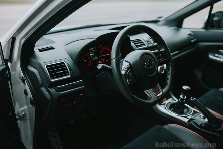 Gints sevi uzskata par prasmīgu braucēju, taču doties trasē pie sporta auto Gints sevi uzskata par prasmīgu braucēju, taču doties trasē pie sporta auto