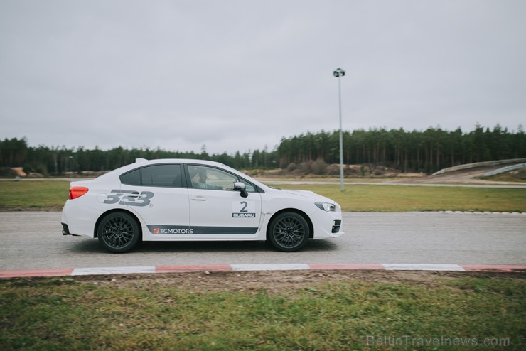 Gints sevi uzskata par prasmīgu braucēju, taču doties trasē pie sporta auto Gints sevi uzskata par prasmīgu braucēju, taču doties trasē pie sporta auto
