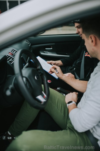 Gints sevi uzskata par prasmīgu braucēju, taču doties trasē pie sporta auto Gints sevi uzskata par prasmīgu braucēju, taču doties trasē pie sporta auto