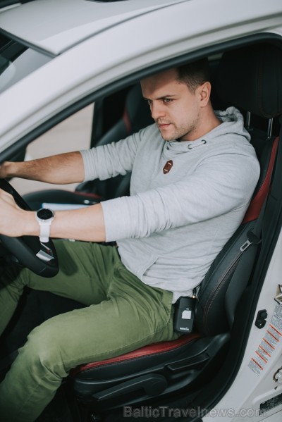 Gints sevi uzskata par prasmīgu braucēju, taču doties trasē pie sporta auto Gints sevi uzskata par prasmīgu braucēju, taču doties trasē pie sporta auto