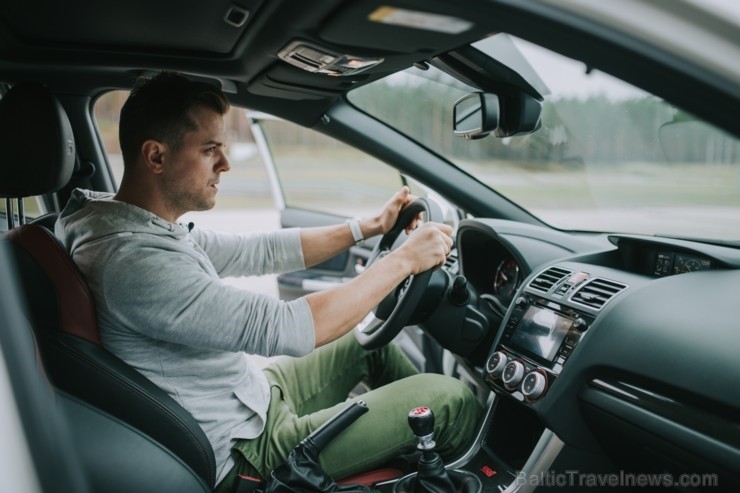 Gints sevi uzskata par prasmīgu braucēju, taču doties trasē pie sporta auto Gints sevi uzskata par prasmīgu braucēju, taču doties trasē pie sporta auto