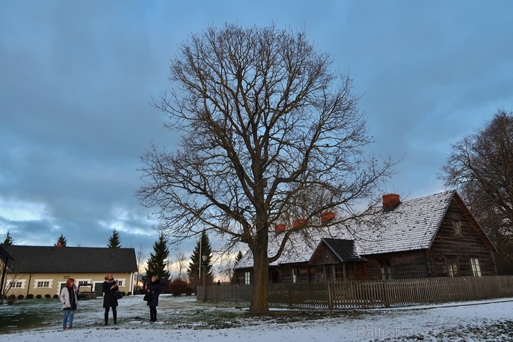 Kad dzestrums lien piedurknēs un tumsa plātās aiz logiem, Kārļa Ulmaņa piemiņas muzejs Kad dzestrums lien piedurknēs un tumsa plātās aiz logiem, Kārļa Ulmaņa piemiņas muzejs