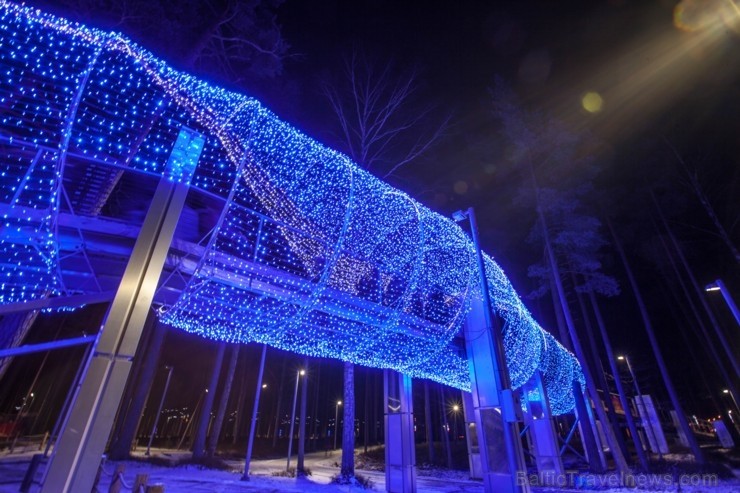 Jūrmalā - Dzintaru mežaparkā - atklāts Gaismas parks, kurā dažādos gaismas dekoros, skulptūrās jau otro gadu iemirdzas tūkstošiem LED gaismiņu. Jūrmalā - Dzintaru mežaparkā - atklāts Gaismas parks, kurā dažādos gaismas dekoros, skulptūrās jau otro gadu iemirdzas tūkstošiem LED gaismiņu. 239714