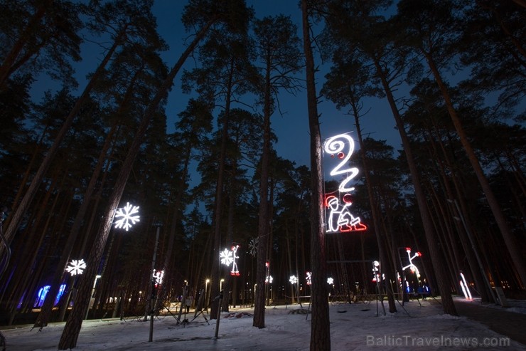 Jūrmalā - Dzintaru mežaparkā - atklāts Gaismas parks, kurā dažādos gaismas dekoros, skulptūrās jau otro gadu iemirdzas tūkstošiem LED gaismiņu. Jūrmalā - Dzintaru mežaparkā - atklāts Gaismas parks, kurā dažādos gaismas dekoros, skulptūrās jau otro gadu iemirdzas tūkstošiem LED gaismiņu. 239720
