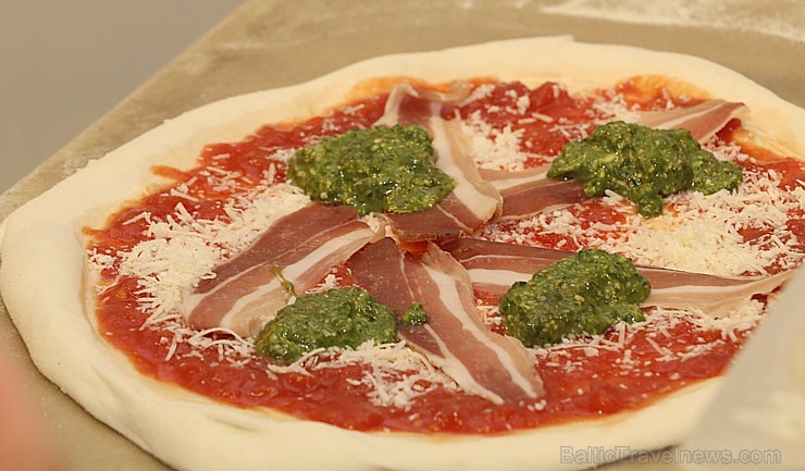 Pārdaugavā atvērusies īsta itāļu picērija «Street Pizza», kas ir vienīgā Baltijā ar Neapoles sertifikātu Pārdaugavā atvērusies īsta itāļu picērija «Street Pizza», kas ir vienīgā Baltijā ar Neapoles sertifikātu 239770