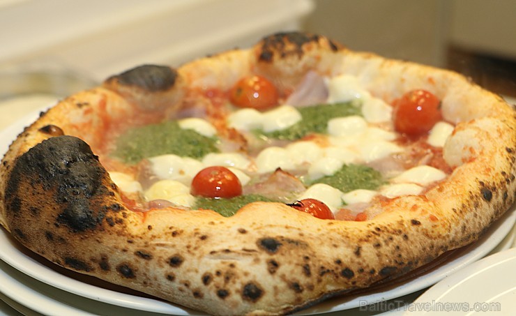 Pārdaugavā atvērusies īsta itāļu picērija «Street Pizza», kas ir vienīgā Baltijā ar Neapoles sertifikātu Pārdaugavā atvērusies īsta itāļu picērija «Street Pizza», kas ir vienīgā Baltijā ar Neapoles sertifikātu 239772