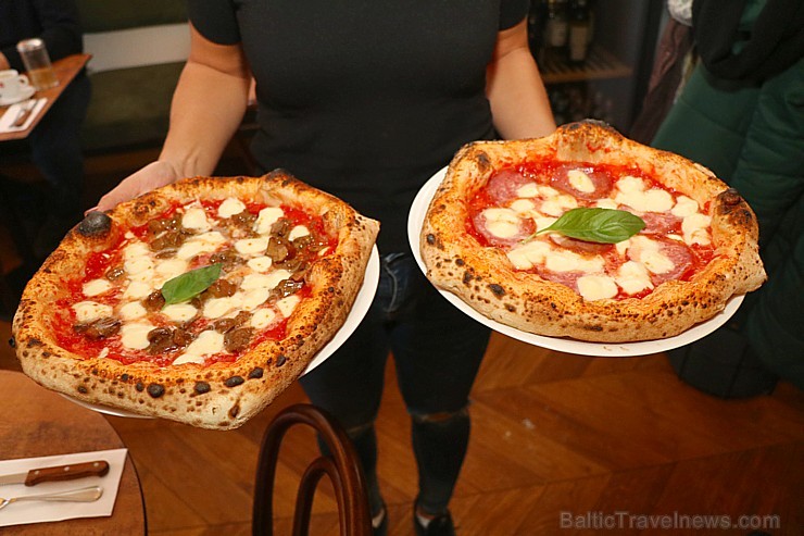 Pārdaugavā atvērusies īsta itāļu picērija «Street Pizza», kas ir vienīgā Baltijā ar Neapoles sertifikātu Pārdaugavā atvērusies īsta itāļu picērija «Street Pizza», kas ir vienīgā Baltijā ar Neapoles sertifikātu 239774