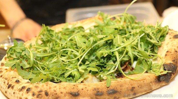 Pārdaugavā atvērusies īsta itāļu picērija «Street Pizza», kas ir vienīgā Baltijā ar Neapoles sertifikātu Pārdaugavā atvērusies īsta itāļu picērija «Street Pizza», kas ir vienīgā Baltijā ar Neapoles sertifikātu 239775