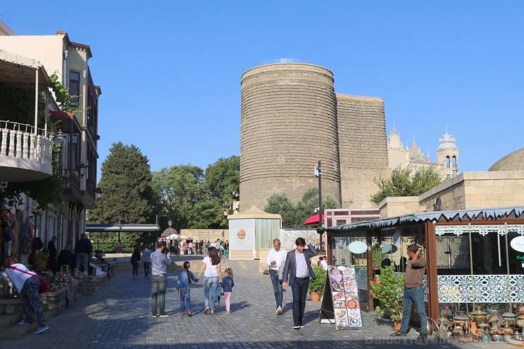 Travelnews.lv iepazīst Azerbaidžānas galvaspilsētas Baku ikdienas dzīvi. Sadarbībā ar Latvijas vēstniecību Azerbaidžānā un tūrisma firmu «RANTUR Trave Travelnews.lv iepazīst Azerbaidžānas galvaspilsētas Baku ikdienas dzīvi. Sadarbībā ar Latvijas vēstniecību Azerbaidžānā un tūrisma firmu «RANTUR Trave 239804