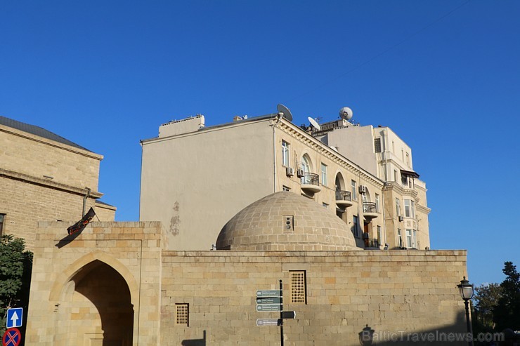 Travelnews.lv iepazīst Azerbaidžānas galvaspilsētas Baku ikdienas dzīvi. Sadarbībā ar Latvijas vēstniecību Azerbaidžānā un tūrisma firmu «RANTUR Trave Travelnews.lv iepazīst Azerbaidžānas galvaspilsētas Baku ikdienas dzīvi. Sadarbībā ar Latvijas vēstniecību Azerbaidžānā un tūrisma firmu «RANTUR Trave 239807