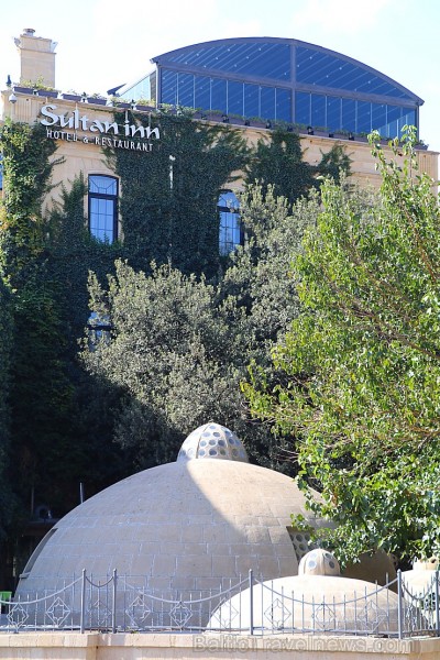 Travelnews.lv iepazīst Azerbaidžānas galvaspilsētu Baku izcila gida pavadījumā. Sadarbībā ar Latvijas vēstniecību Azerbaidžānā un tūrisma firmu «RANTU Travelnews.lv iepazīst Azerbaidžānas galvaspilsētu Baku izcila gida pavadījumā. Sadarbībā ar Latvijas vēstniecību Azerbaidžānā un tūrisma firmu «RANTU 239986
