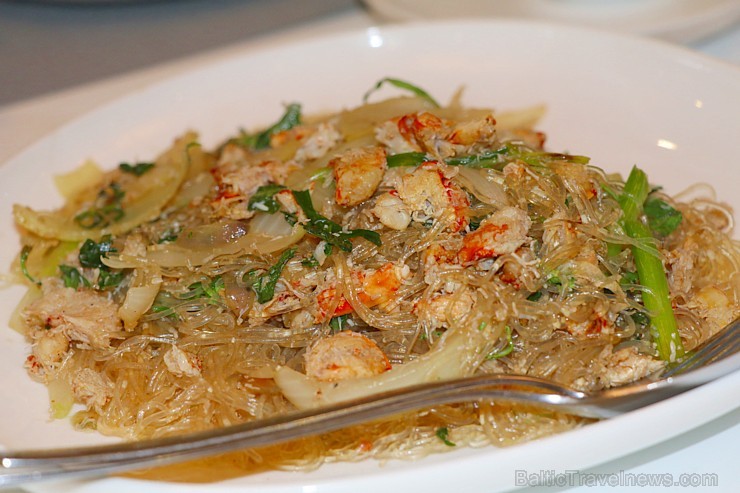 Izbaudam ēdienreizi Hošiminas vjetnamiešu restorānā «Rivia Seafood Dining». Sadarbībā ar 365 brīvdienas un Turkish Airlines Izbaudam ēdienreizi Hošiminas vjetnamiešu restorānā «Rivia Seafood Dining». Sadarbībā ar 365 brīvdienas un Turkish Airlines 240010