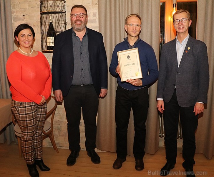 Latvijas vīnziņi ir pirmie Baltijā, kas svinīgā atmosfērā iegūst vīnziņa sertifikātus 240140