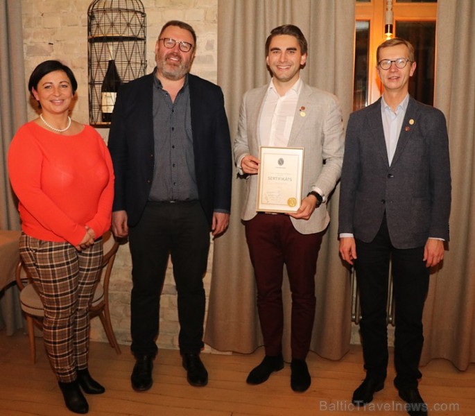Latvijas vīnziņi ir pirmie Baltijā, kas svinīgā atmosfērā iegūst vīnziņa sertifikātus 240144