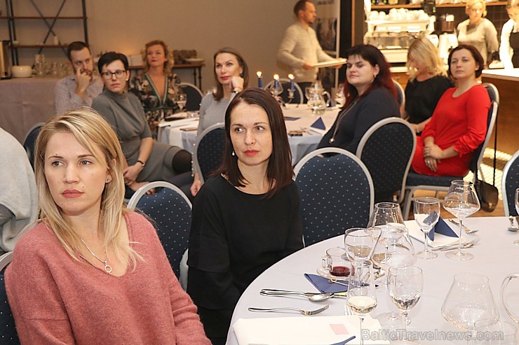 Somijas lidsabiedrība «Finnair» kopā ar Latvijas ceļojumu aģentūrām ieskandina Ziemassvētku sajūtu Somijas lidsabiedrība «Finnair» kopā ar Latvijas ceļojumu aģentūrām ieskandina Ziemassvētku sajūtu 240466