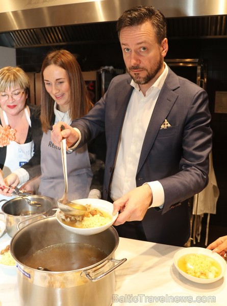Somijas lidsabiedrība «Finnair» kopā ar Latvijas ceļojumu aģentūrām ieskandina Ziemassvētku sajūtu Somijas lidsabiedrība «Finnair» kopā ar Latvijas ceļojumu aģentūrām ieskandina Ziemassvētku sajūtu 240496