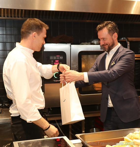Somijas lidsabiedrība «Finnair» kopā ar Latvijas ceļojumu aģentūrām ieskandina Ziemassvētku sajūtu Somijas lidsabiedrība «Finnair» kopā ar Latvijas ceļojumu aģentūrām ieskandina Ziemassvētku sajūtu 240554