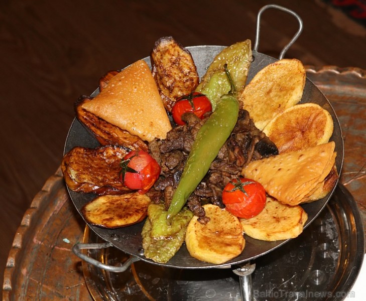 Travelnews.lv apmeklē Baku muzeja stila restorānu «Shirvanshah Museum Restaurant». Sadarbībā ar Latvijas vēstniecību Azerbaidžānā un tūrisma firmu «RA Travelnews.lv apmeklē Baku muzeja stila restorānu «Shirvanshah Museum Restaurant». Sadarbībā ar Latvijas vēstniecību Azerbaidžānā un tūrisma firmu «RA 240595