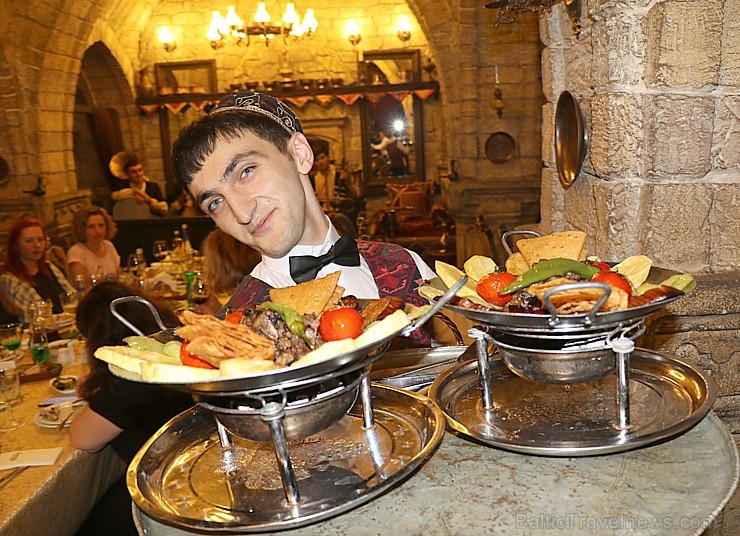 Travelnews.lv apmeklē Baku muzeja stila restorānu «Shirvanshah Museum Restaurant». Sadarbībā ar Latvijas vēstniecību Azerbaidžānā un tūrisma firmu «RA Travelnews.lv apmeklē Baku muzeja stila restorānu «Shirvanshah Museum Restaurant». Sadarbībā ar Latvijas vēstniecību Azerbaidžānā un tūrisma firmu «RA 240600