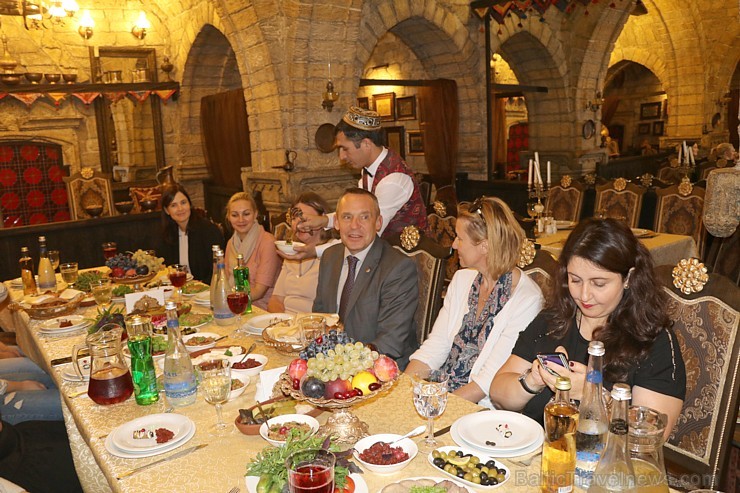 Travelnews.lv apmeklē Baku muzeja stila restorānu «Shirvanshah Museum Restaurant». Sadarbībā ar Latvijas vēstniecību Azerbaidžānā un tūrisma firmu «RA Travelnews.lv apmeklē Baku muzeja stila restorānu «Shirvanshah Museum Restaurant». Sadarbībā ar Latvijas vēstniecību Azerbaidžānā un tūrisma firmu «RA 240627