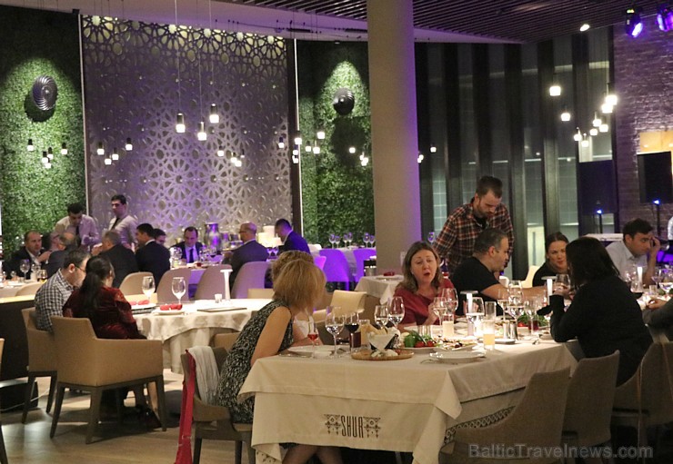 Travelnews.lv iepazīst moderna stila restorānu «Shur» Azerbaidžānas galvaspilsētā. Sadarbībā ar Latvijas vēstniecību Azerbaidžānā un tūrisma firmu «RA Travelnews.lv iepazīst moderna stila restorānu «Shur» Azerbaidžānas galvaspilsētā. Sadarbībā ar Latvijas vēstniecību Azerbaidžānā un tūrisma firmu «RA 240752