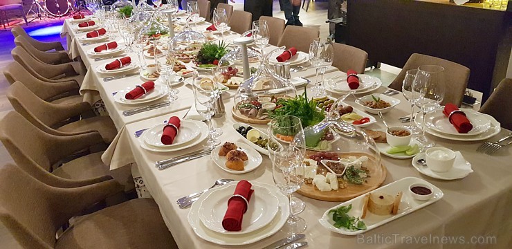 Travelnews.lv iepazīst moderna stila restorānu «Shur» Azerbaidžānas galvaspilsētā. Sadarbībā ar Latvijas vēstniecību Azerbaidžānā un tūrisma firmu «RA Travelnews.lv iepazīst moderna stila restorānu «Shur» Azerbaidžānas galvaspilsētā. Sadarbībā ar Latvijas vēstniecību Azerbaidžānā un tūrisma firmu «RA 240758