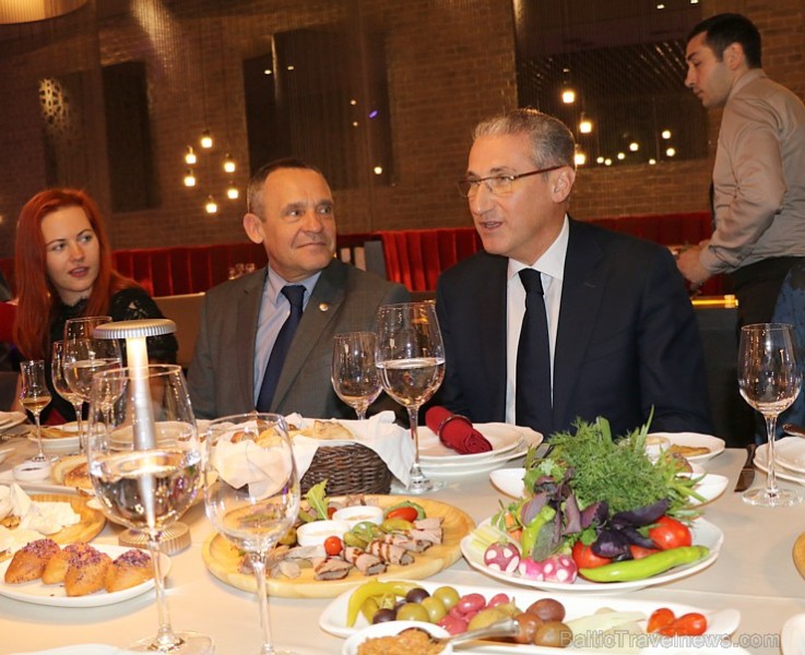 Travelnews.lv iepazīst moderna stila restorānu «Shur» Azerbaidžānas galvaspilsētā. Sadarbībā ar Latvijas vēstniecību Azerbaidžānā un tūrisma firmu «RA Travelnews.lv iepazīst moderna stila restorānu «Shur» Azerbaidžānas galvaspilsētā. Sadarbībā ar Latvijas vēstniecību Azerbaidžānā un tūrisma firmu «RA 240766