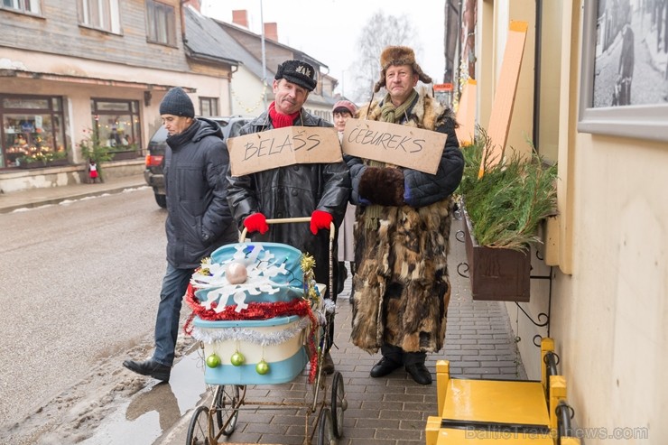 Sabilē ar konfekšu un cepumu parādi, ēdienu gatavošanas šovu, koncertiem, tirdziņiem, karsto dzērienu degustācija, radošām darbnīcām un citiem pasākum Sabilē ar konfekšu un cepumu parādi, ēdienu gatavošanas šovu, koncertiem, tirdziņiem, karsto dzērienu degustācija, radošām darbnīcām un citiem pasākum 240787