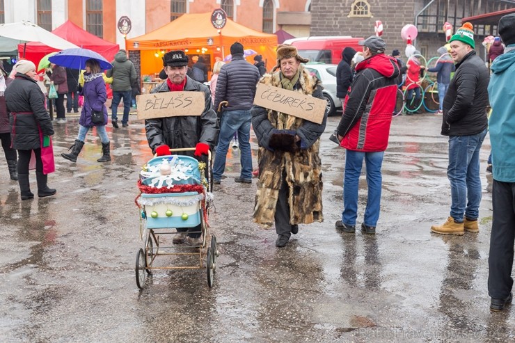 Sabilē ar konfekšu un cepumu parādi, ēdienu gatavošanas šovu, koncertiem, tirdziņiem, karsto dzērienu degustācija, radošām darbnīcām un citiem pasākum Sabilē ar konfekšu un cepumu parādi, ēdienu gatavošanas šovu, koncertiem, tirdziņiem, karsto dzērienu degustācija, radošām darbnīcām un citiem pasākum 240790