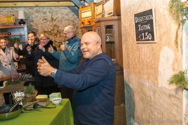 Sabilē ar konfekšu un cepumu parādi, ēdienu gatavošanas šovu, koncertiem, tirdziņiem, karsto dzērienu degustācija, radošām darbnīcām un citiem pasākum Sabilē ar konfekšu un cepumu parādi, ēdienu gatavošanas šovu, koncertiem, tirdziņiem, karsto dzērienu degustācija, radošām darbnīcām un citiem pasākum 240794