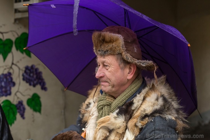 Sabilē ar konfekšu un cepumu parādi, ēdienu gatavošanas šovu, koncertiem, tirdziņiem, karsto dzērienu degustācija, radošām darbnīcām un citiem pasākum Sabilē ar konfekšu un cepumu parādi, ēdienu gatavošanas šovu, koncertiem, tirdziņiem, karsto dzērienu degustācija, radošām darbnīcām un citiem pasākum 240805