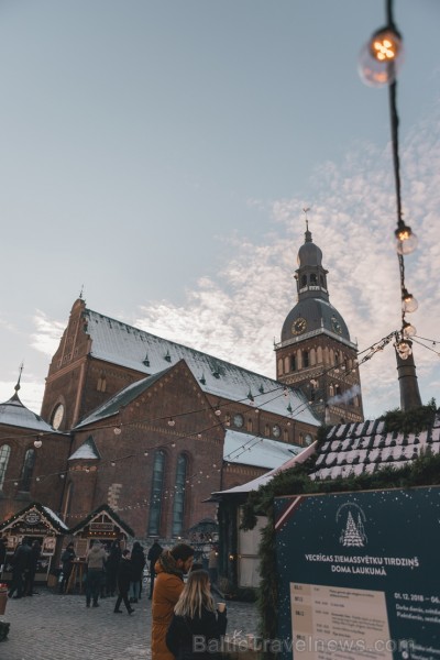 Brīvdienās un svētku dienās tirdziņā var apciemot Ziemassvētku vecīti un satikt rūķus, kā arī doties izjādēs ar ponijiem. Visu tirdziņa laiku darbojas Brīvdienās un svētku dienās tirdziņā var apciemot Ziemassvētku vecīti un satikt rūķus, kā arī doties izjādēs ar ponijiem. Visu tirdziņa laiku darbojas 240899
