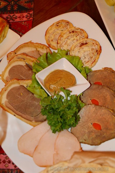 Travelnews.lv apmeklē Baku steiku restorānu «Mangal Steak House». Sadarbībā ar Latvijas vēstniecību Azerbaidžānā un tūrisma firmu «RANTUR Travel Agenc Travelnews.lv apmeklē Baku steiku restorānu «Mangal Steak House». Sadarbībā ar Latvijas vēstniecību Azerbaidžānā un tūrisma firmu «RANTUR Travel Agenc 241214