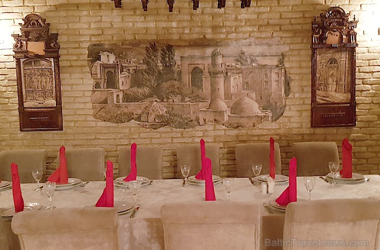 Travelnews.lv apmeklē Baku steiku restorānu «Mangal Steak House». Sadarbībā ar Latvijas vēstniecību Azerbaidžānā un tūrisma firmu «RANTUR Travel Agenc Travelnews.lv apmeklē Baku steiku restorānu «Mangal Steak House». Sadarbībā ar Latvijas vēstniecību Azerbaidžānā un tūrisma firmu «RANTUR Travel Agenc 241243