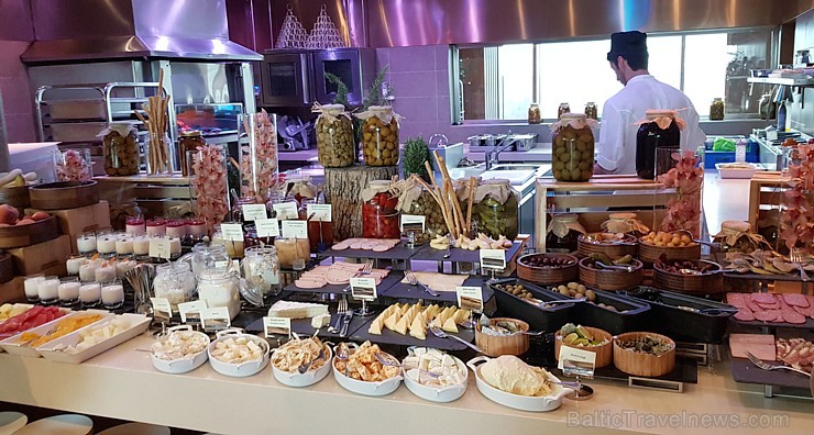 Travelnews.lv iepazīst Baku 5 zvaigžņu viesnīcu «Boulevard Hotel Baku Autograph Collection». Sadarbībā ar Latvijas vēstniecību Azerbaidžānā un tūrisma Travelnews.lv iepazīst Baku 5 zvaigžņu viesnīcu «Boulevard Hotel Baku Autograph Collection». Sadarbībā ar Latvijas vēstniecību Azerbaidžānā un tūrisma 241420