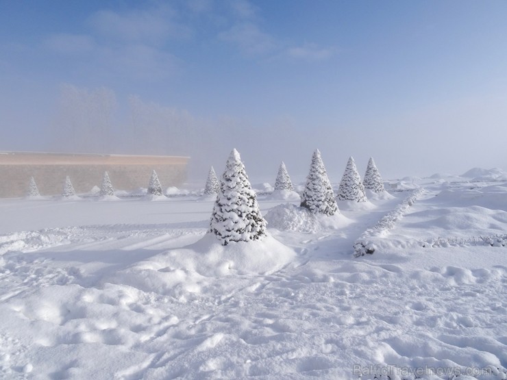 Ziemas laikā Rundāles pilī iespējams izbaudīt intīmu, noslēpumaini valdzinošu gaisotni, īpaši stundās, kad ekspozīciju telpās iemirdzas trauslās un el Ziemas laikā Rundāles pilī iespējams izbaudīt intīmu, noslēpumaini valdzinošu gaisotni, īpaši stundās, kad ekspozīciju telpās iemirdzas trauslās un el 241623
