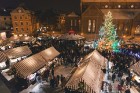 Vecrīgas Ziemassvētku tirdziņš Doma laukumā mēneša garumā priecē viesus