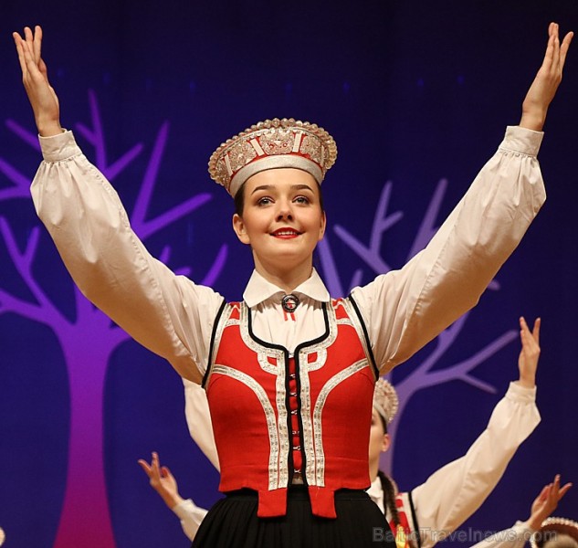 Ogres bērnu un jauniešu tautas deju studija «Pīlādzītis» atzīmē 30 gadu jubileju 243004