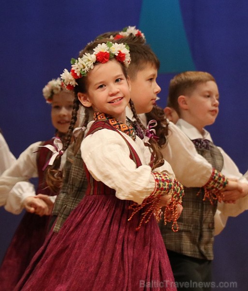 Ogres bērnu un jauniešu tautas deju studija «Pīlādzītis» atzīmē 30 gadu jubileju 243017