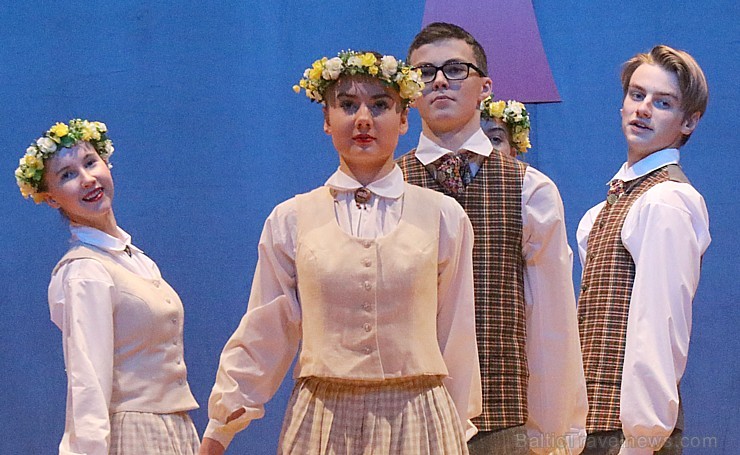 Ogres bērnu un jauniešu tautas deju studija «Pīlādzītis» atzīmē 30 gadu jubileju 243033