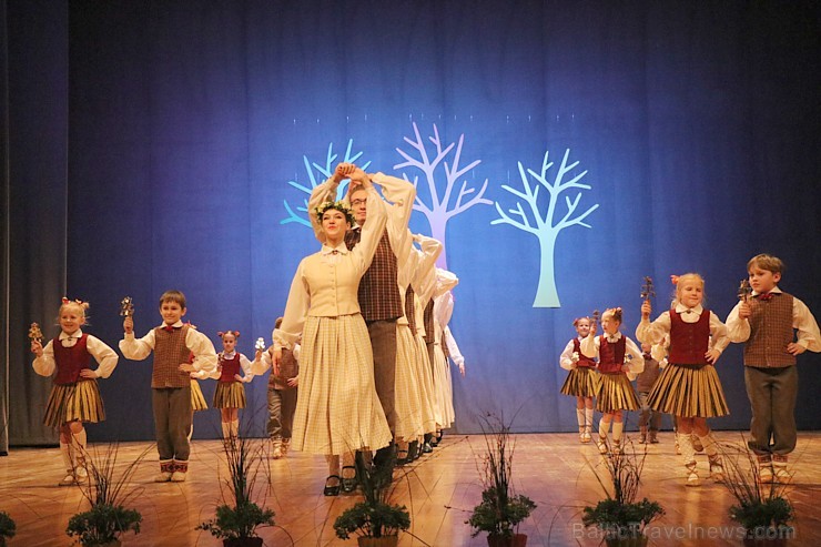 Ogres bērnu un jauniešu tautas deju studija «Pīlādzītis» atzīmē 30 gadu jubileju 243053
