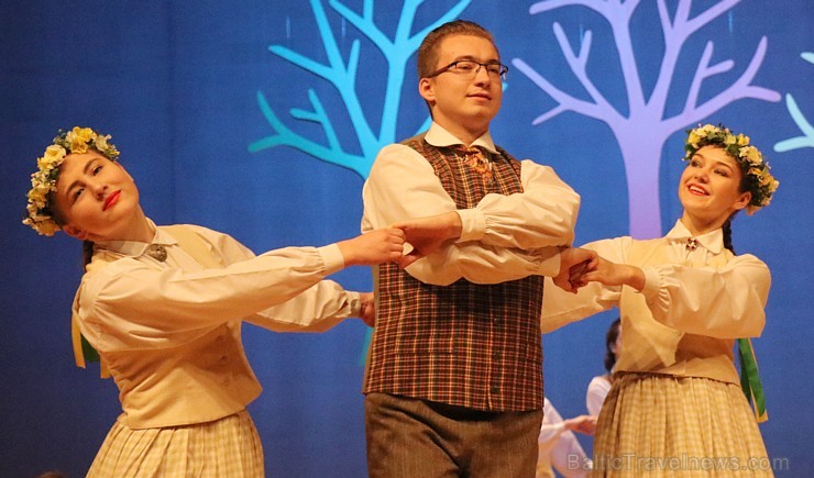 Ogres bērnu un jauniešu tautas deju studija «Pīlādzītis» atzīmē 30 gadu jubileju 243054