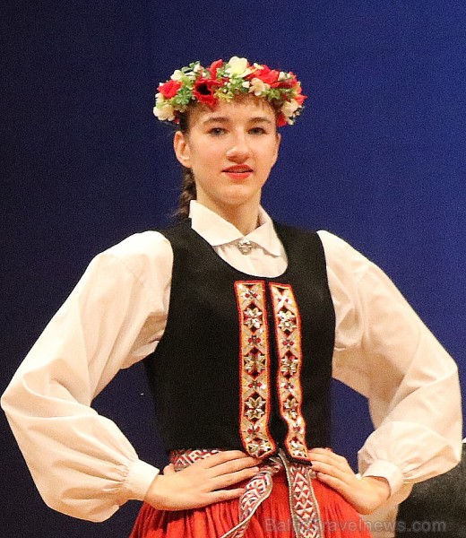 Ogres bērnu un jauniešu tautas deju studija «Pīlādzītis» atzīmē 30 gadu jubileju 243071