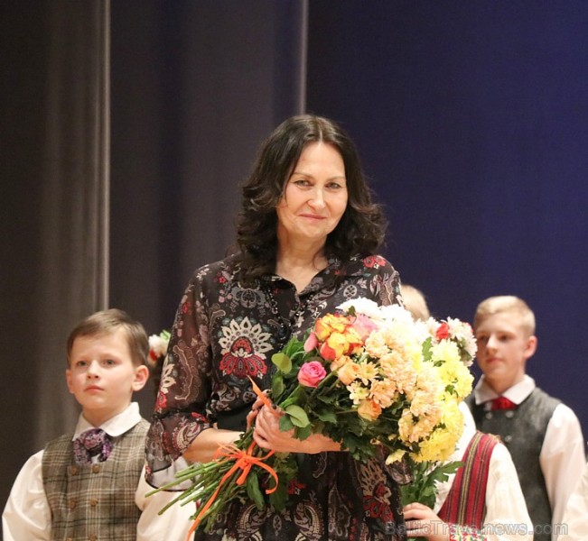Ogres bērnu un jauniešu tautas deju studija «Pīlādzītis» atzīmē 30 gadu jubileju 243090