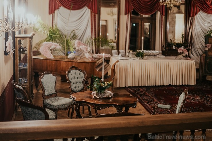 Ar pieciem dažādiem restorāniem vienas nakts laikā «Dikļu pilī» viesi pavadījuši veco un sagaidījuši Jauno gadu 243126