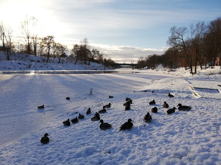 Valmiera mirdz un vilina ceļtājus visos gadalaikos, bet šobrīd tā jo īpaši vilina gan kultūras dzīves baudītājus, gan aktīvo ziemas prieku mīļotājus. 243864